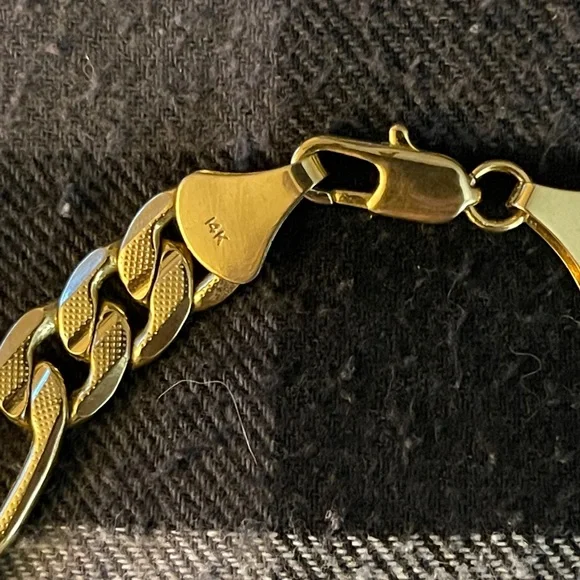 14k Gold 22” 10mm Figaro Chain weighs 72 grams.